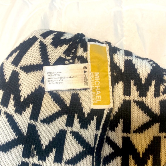 MICHEAL KORS Fall season 2021 Blk & Wht Hat GREAT GIFT FOR HER - Picture 3 of 4